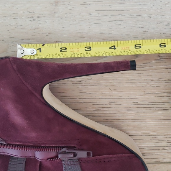 GUESS ankle bootie (boots). Like new! - Picture 11 of 12